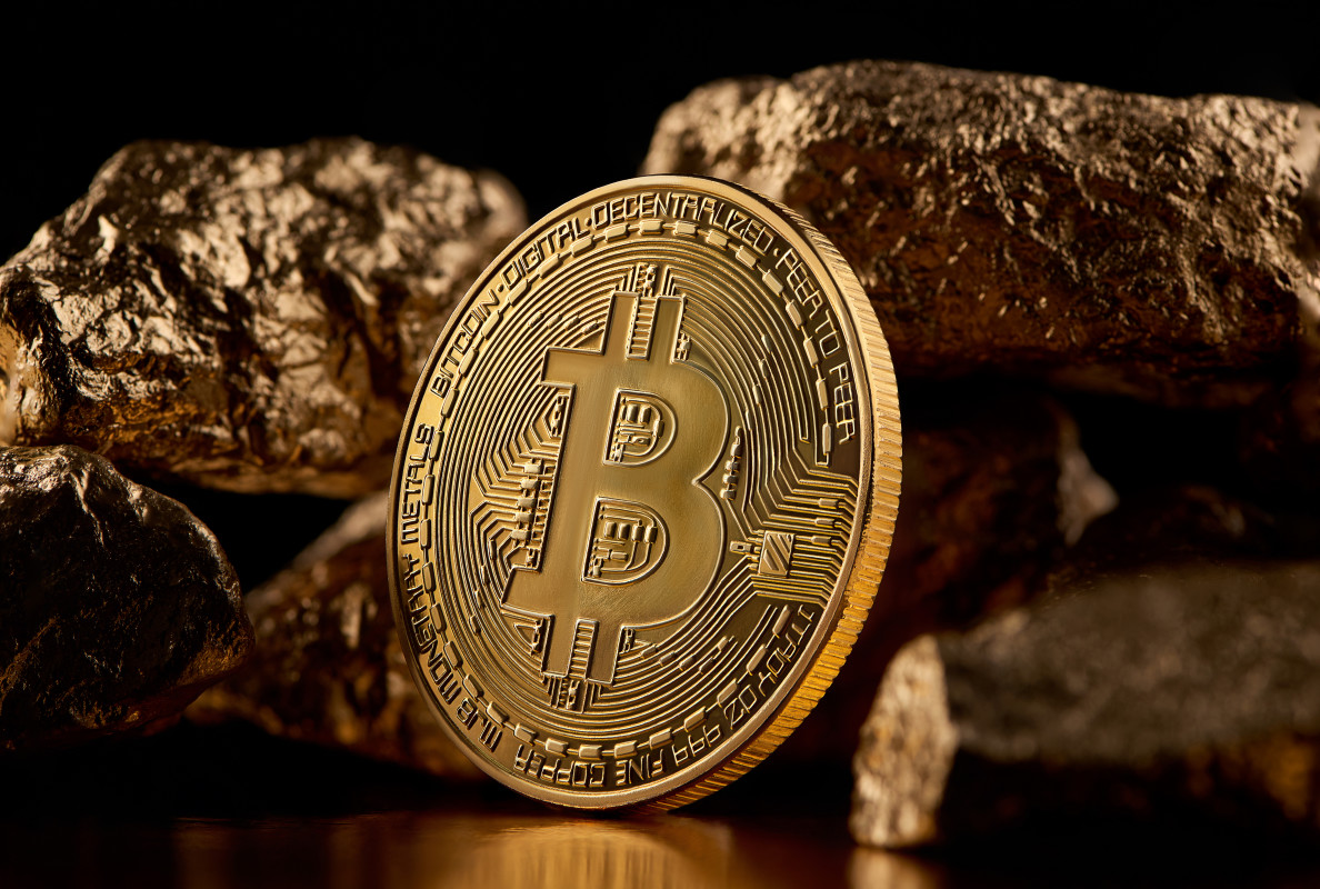 比特币与黄金避险地位之争：市场周期与资金流动如何影响价格走势