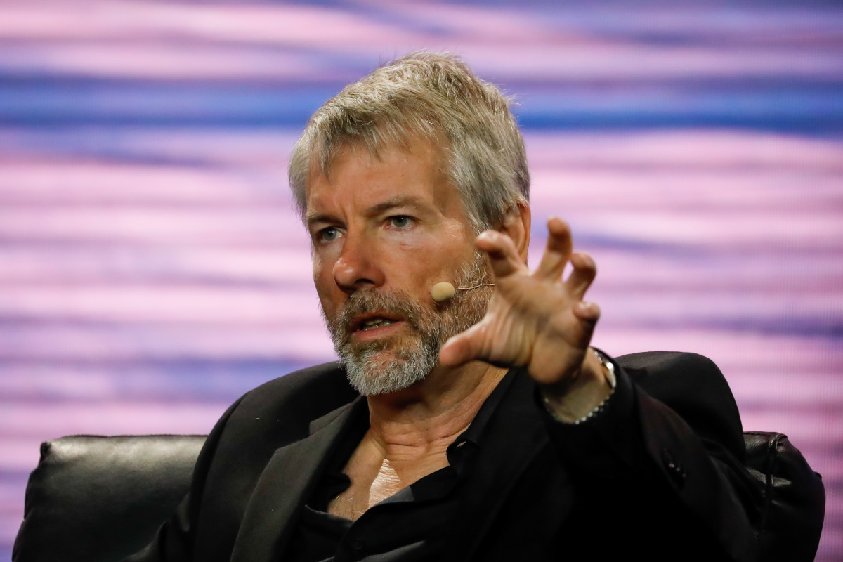 战略公司持续增持比特币引发账面浮亏争议