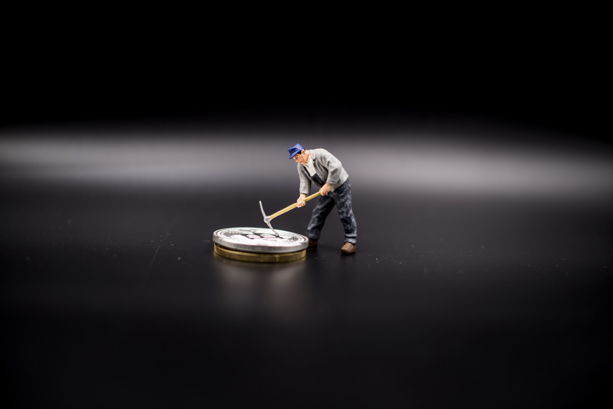 比特币算力回调背后：矿工转向AI如何重塑网络格局