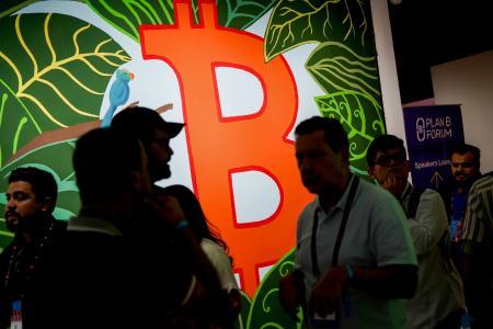 比特币跌破76,000美元，市场信心危机加剧