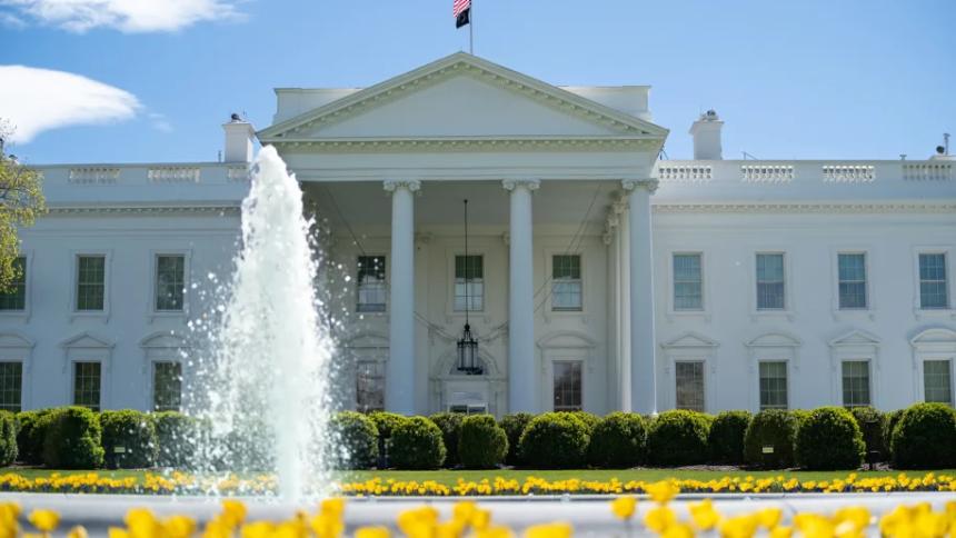 特朗普在白宫召开加密货币峰会，业界与华尔街领袖共商未来