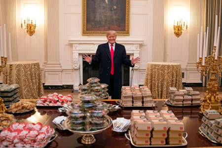 特朗普加密盛宴再掀波澜：拳王、金融巨擘与持币者内讧