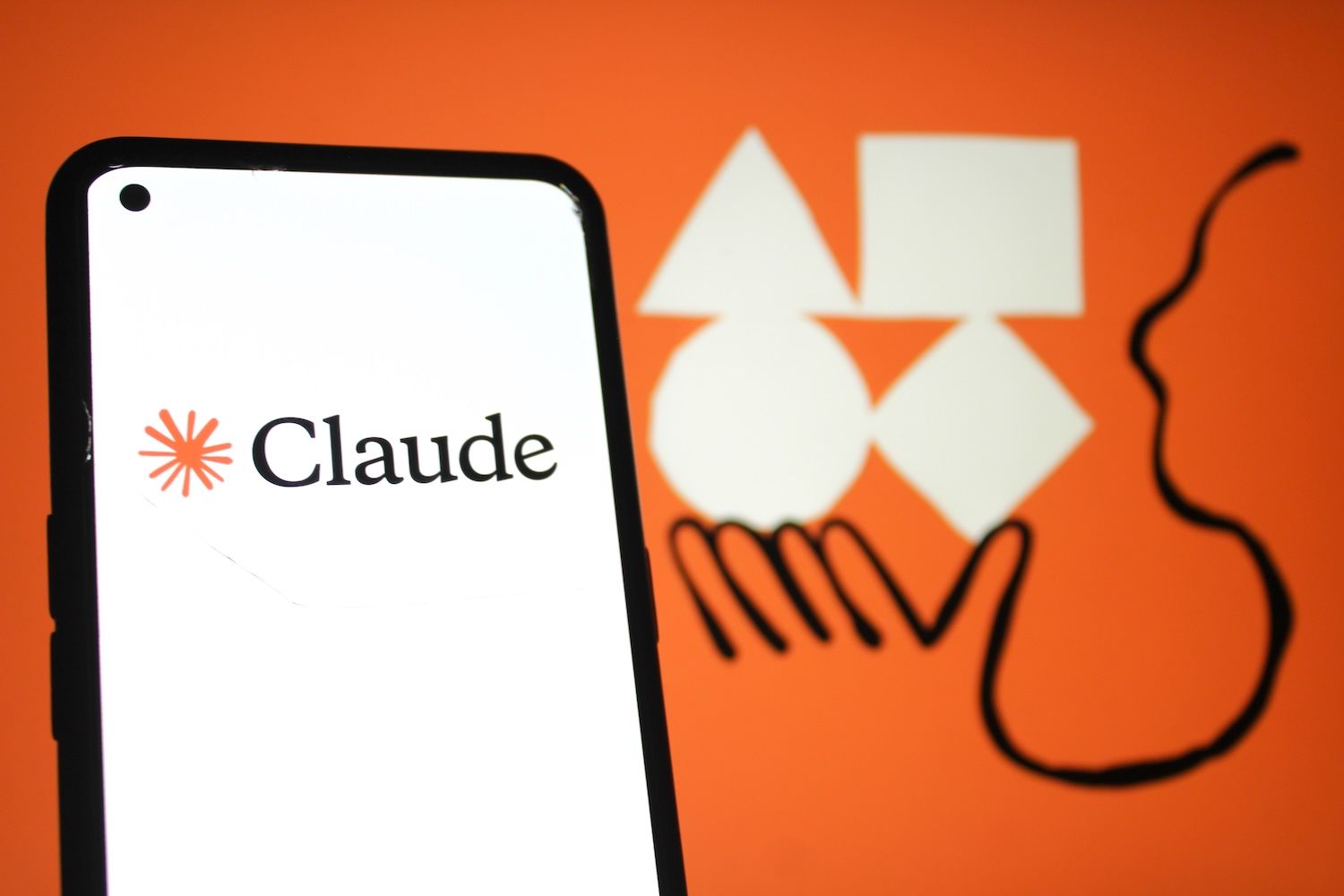 Claude Fable发布引发加密市场安全担忧